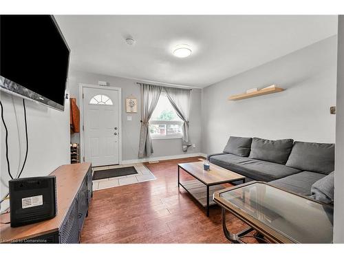 174 Grace Avenue, Hamilton, ON - Indoor Photo Showing Living Room