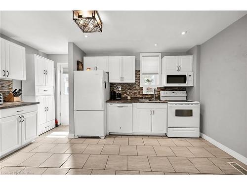 174 Grace Avenue, Hamilton, ON - Indoor Photo Showing Kitchen With Double Sink