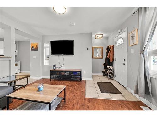 174 Grace Avenue, Hamilton, ON - Indoor Photo Showing Living Room