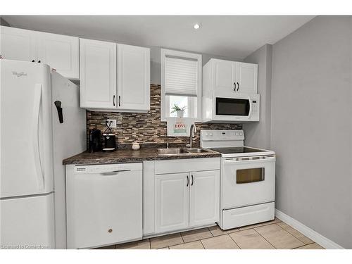 174 Grace Avenue, Hamilton, ON - Indoor Photo Showing Kitchen