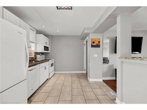 174 Grace Avenue, Hamilton, ON - Indoor Photo Showing Kitchen