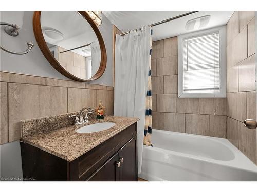 174 Grace Avenue, Hamilton, ON - Indoor Photo Showing Bathroom