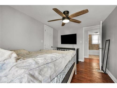 174 Grace Avenue, Hamilton, ON - Indoor Photo Showing Bedroom