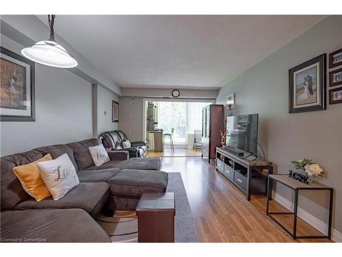 B3-7 Gale Crescent, St. Catharines, ON - Indoor Photo Showing Living Room