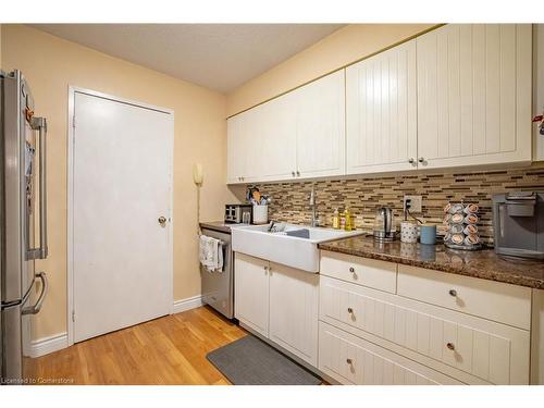 B3-7 Gale Crescent, St. Catharines, ON - Indoor Photo Showing Kitchen