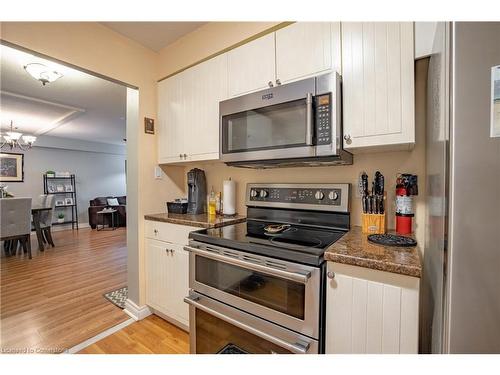 B3-7 Gale Crescent, St. Catharines, ON - Indoor Photo Showing Kitchen