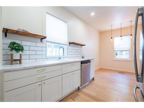 49 Elizabeth Street, St. Catharines, ON - Indoor Photo Showing Kitchen With Upgraded Kitchen