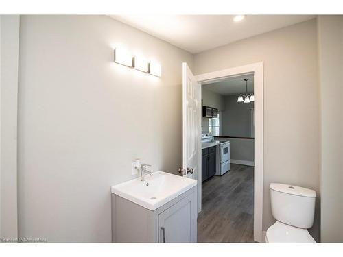 621 Pine Street, Haldimand County, ON - Indoor Photo Showing Bathroom