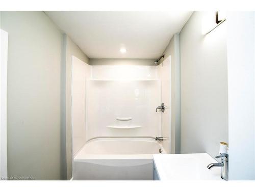 621 Pine Street, Haldimand County, ON - Indoor Photo Showing Bathroom