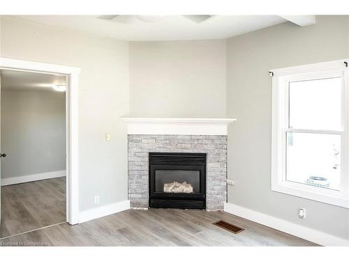 621 Pine Street, Haldimand County, ON - Indoor Photo Showing Living Room With Fireplace