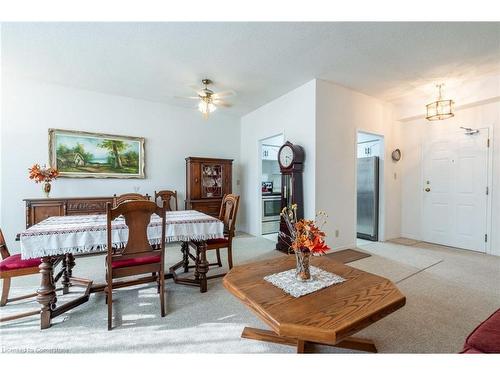 103-200 Limeridge Road W, Hamilton, ON - Indoor Photo Showing Living Room