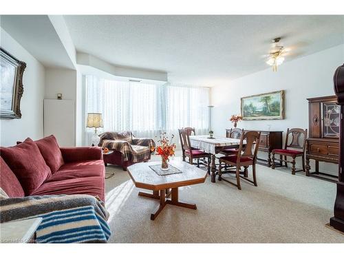 103-200 Limeridge Road W, Hamilton, ON - Indoor Photo Showing Living Room