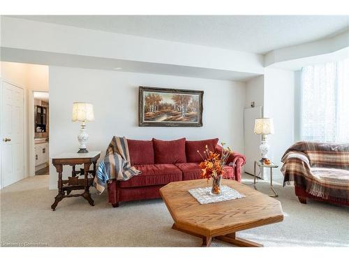 103-200 Limeridge Road W, Hamilton, ON - Indoor Photo Showing Living Room