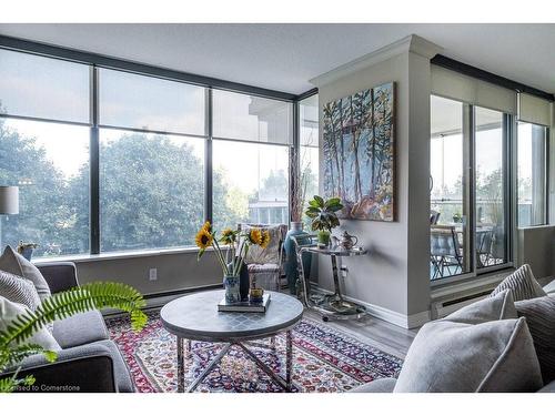 507-75 Queen Street N, Hamilton, ON - Indoor Photo Showing Living Room