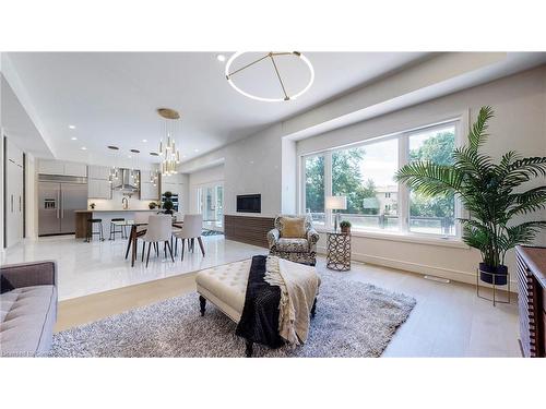 48 Miller Drive, Ancaster, ON - Indoor Photo Showing Living Room