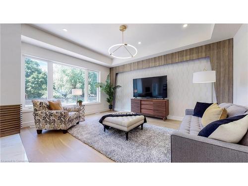 48 Miller Drive, Ancaster, ON - Indoor Photo Showing Living Room