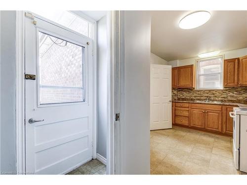 18 Fairholt Road N, Hamilton, ON - Indoor Photo Showing Kitchen