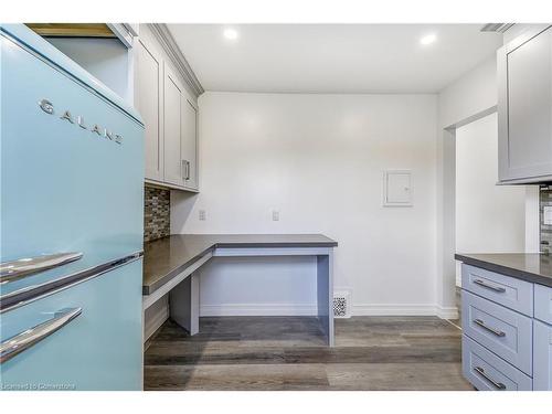 18 Fairholt Road N, Hamilton, ON - Indoor Photo Showing Kitchen