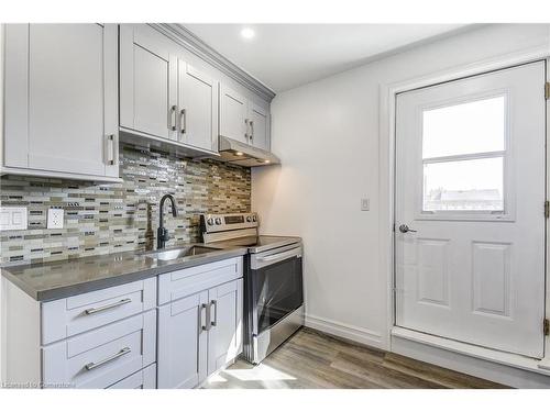 18 Fairholt Road N, Hamilton, ON - Indoor Photo Showing Kitchen