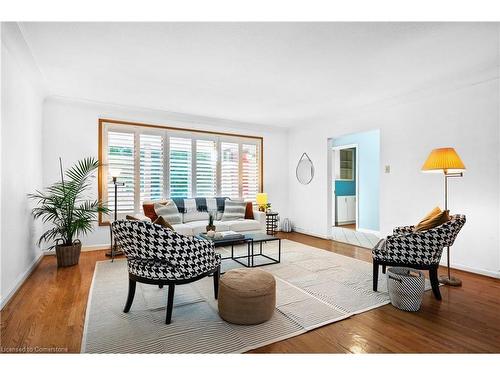 38 Osler Drive, Dundas, ON - Indoor Photo Showing Living Room