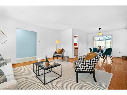 38 Osler Drive, Dundas, ON - Indoor Photo Showing Living Room