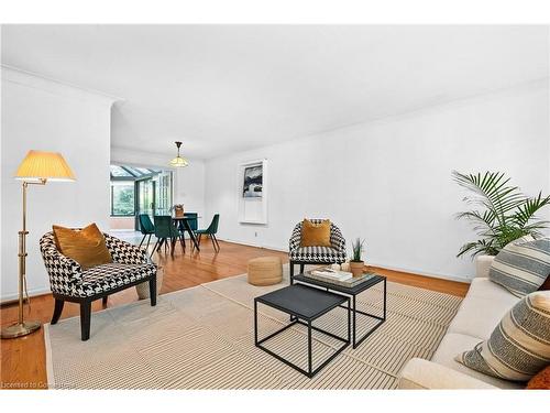 38 Osler Drive, Dundas, ON - Indoor Photo Showing Living Room