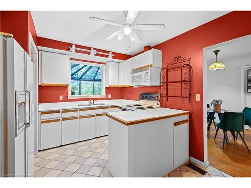 38 Osler Drive, Dundas, ON - Indoor Photo Showing Kitchen