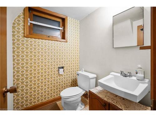 38 Osler Drive, Dundas, ON - Indoor Photo Showing Bathroom