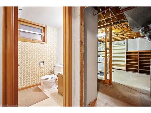 38 Osler Drive, Dundas, ON - Indoor Photo Showing Bathroom