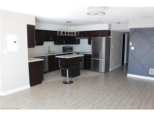 1-51 Hays Boulevard, Oakville, ON - Indoor Photo Showing Kitchen