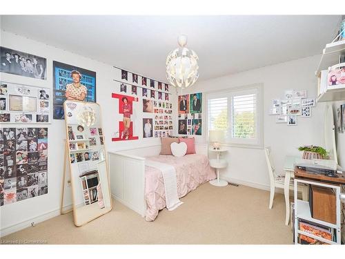 64 Sumner Crescent, Grimsby, ON - Indoor Photo Showing Bedroom