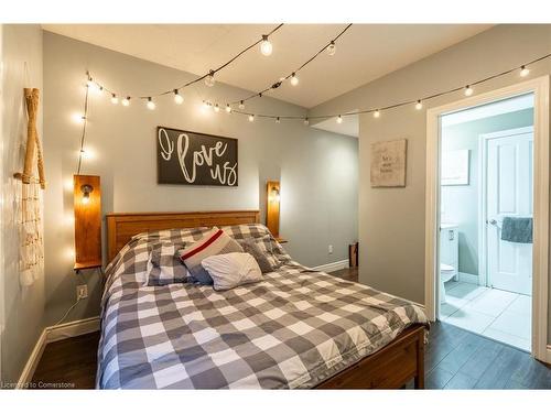 5 York Street, St. Catharines, ON - Indoor Photo Showing Bedroom