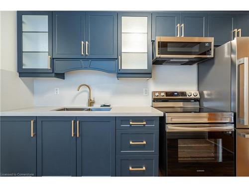 458 Paling Avenue, Hamilton, ON - Indoor Photo Showing Kitchen With Double Sink With Upgraded Kitchen