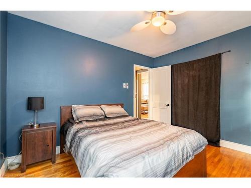 458 Paling Avenue, Hamilton, ON - Indoor Photo Showing Bedroom