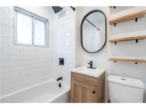 458 Paling Avenue, Hamilton, ON - Indoor Photo Showing Bathroom