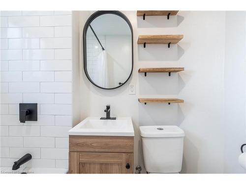 458 Paling Avenue, Hamilton, ON - Indoor Photo Showing Bathroom