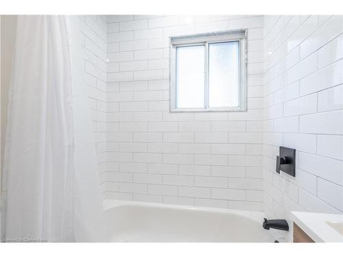 458 Paling Avenue, Hamilton, ON - Indoor Photo Showing Bathroom