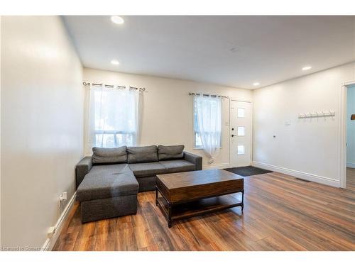 458 Paling Avenue, Hamilton, ON - Indoor Photo Showing Living Room