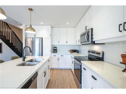 15-27 Rachel Drive, Stoney Creek, ON - Indoor Photo Showing Kitchen With Stainless Steel Kitchen With Double Sink With Upgraded Kitchen