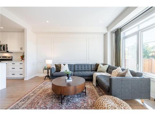 15-27 Rachel Drive, Stoney Creek, ON - Indoor Photo Showing Living Room