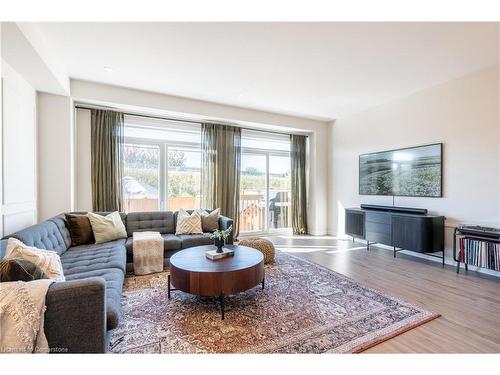 15-27 Rachel Drive, Stoney Creek, ON - Indoor Photo Showing Living Room