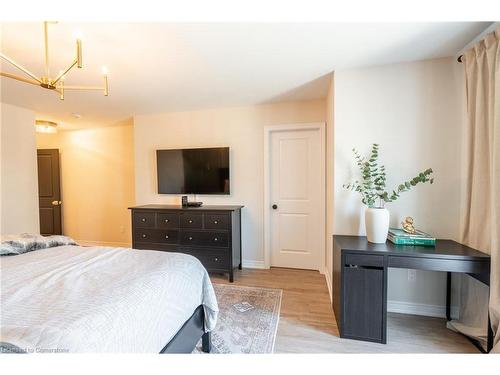 15-27 Rachel Drive, Stoney Creek, ON - Indoor Photo Showing Bedroom