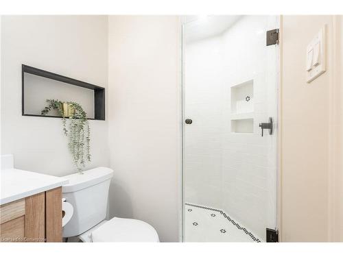 15-27 Rachel Drive, Stoney Creek, ON - Indoor Photo Showing Bathroom