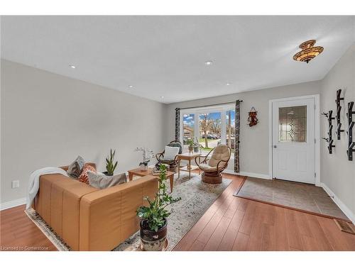 32 Braeheid Avenue, Waterdown, ON - Indoor Photo Showing Other Room