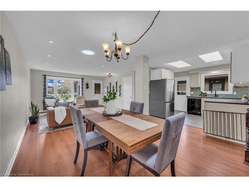 32 Braeheid Avenue, Waterdown, ON - Indoor Photo Showing Dining Room