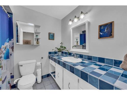 32 Braeheid Avenue, Waterdown, ON - Indoor Photo Showing Bathroom