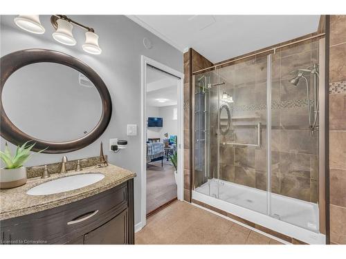 32 Braeheid Avenue, Waterdown, ON - Indoor Photo Showing Bathroom