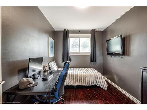 75 Colcrest Street, Hamilton, ON - Indoor Photo Showing Bedroom