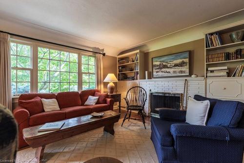 72 St Margarets Road, Ancaster, ON - Indoor Photo Showing Living Room With Fireplace