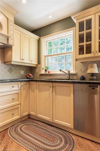 72 St Margarets Road, Ancaster, ON - Indoor Photo Showing Kitchen